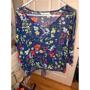 Floral, quart sleeved, open sleeved top